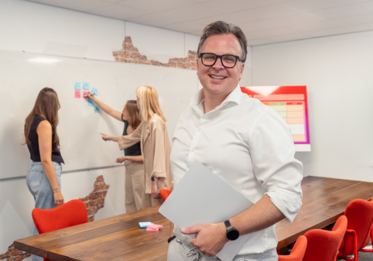 MixCom uit Zwolle helpt organisaties groeien met marketing, creatie, development en AI. Een hybride groeipartner voor strategie, uitvoering en innovatie.